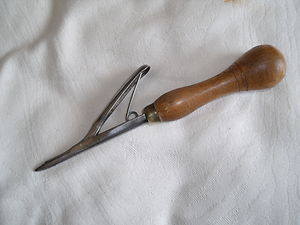 Rug making tool